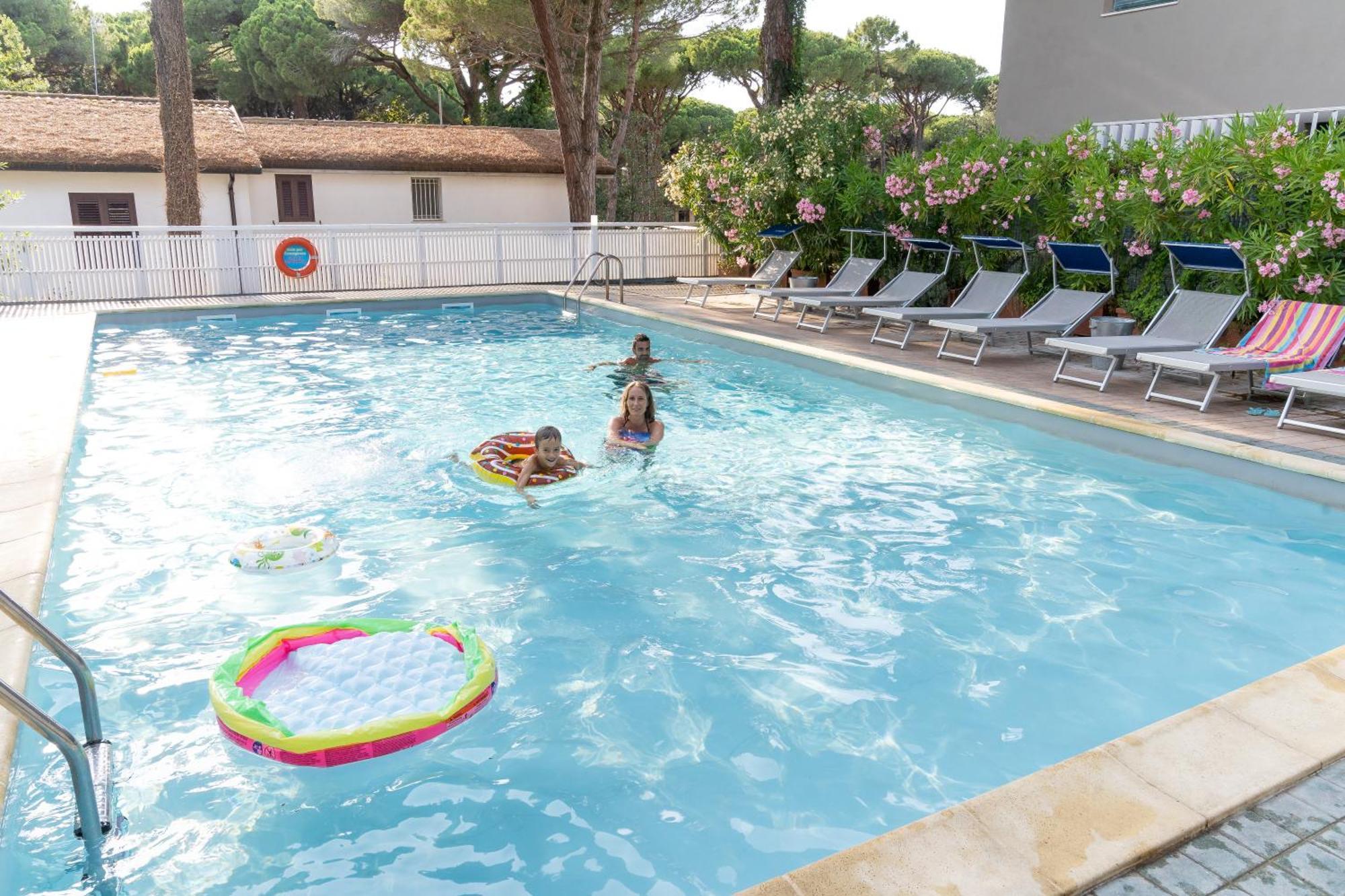 Hotel Columbia Marina Romea Εξωτερικό φωτογραφία